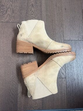 Sorel Women's Tan Suede Ankle Booties